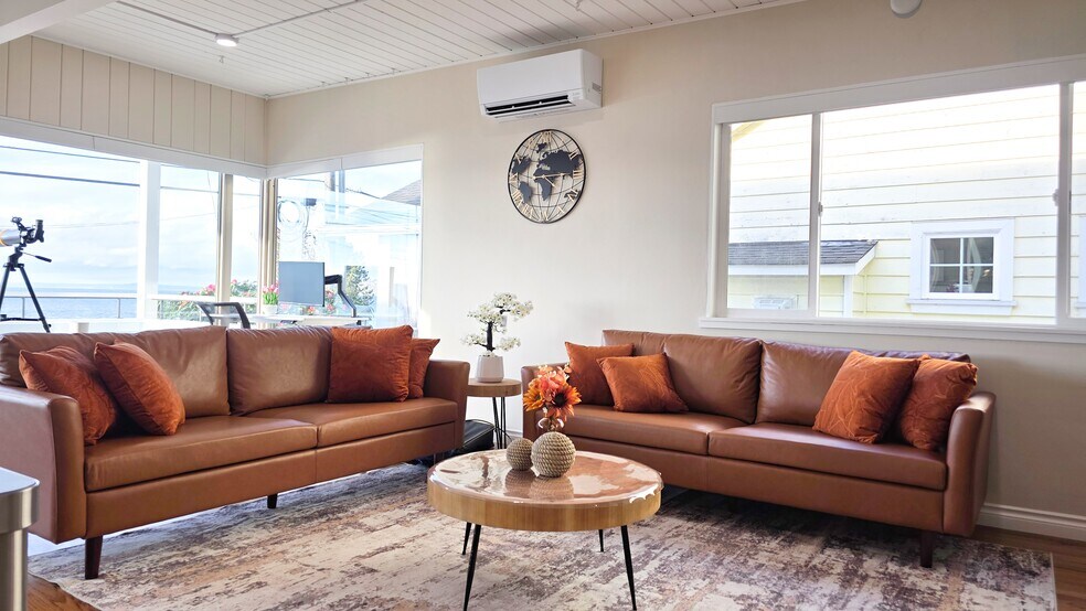 Building Photo - 1588 Alki Ave SW