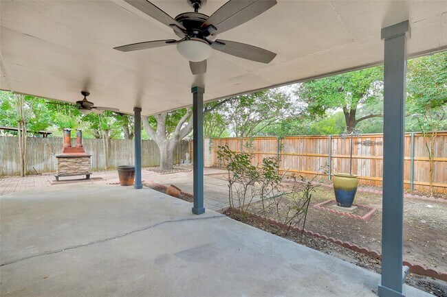 Building Photo - 16304 Kicking Bird Dr