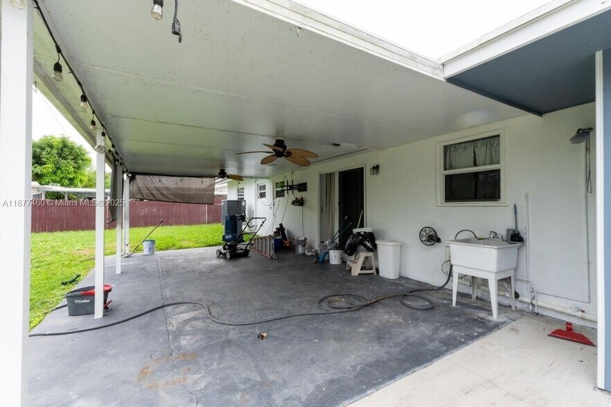 Building Photo - 15345 SW 104th Ave