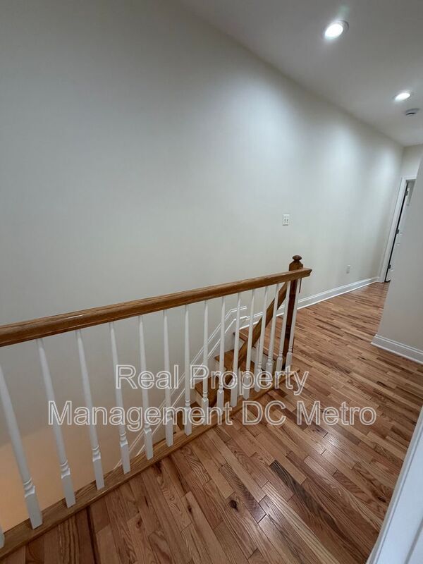 Building Photo - 1219 Pleasant St SE