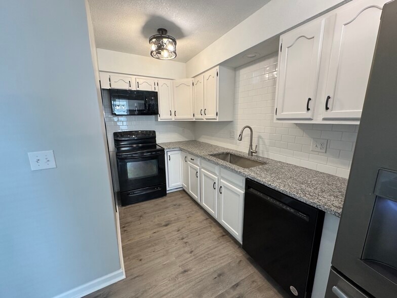 Building Photo - 1214 E Johnston St