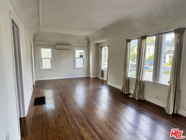 Building Photo - 3564 Dover St