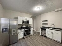 Building Photo - 1525 N Olney St