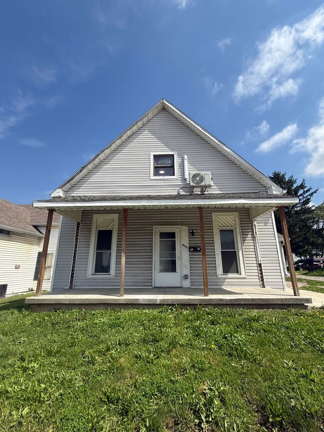 Building Photo - 806 Broad St