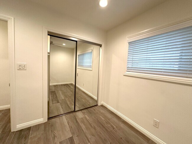 Building Photo - 2660 Glendale Blvd