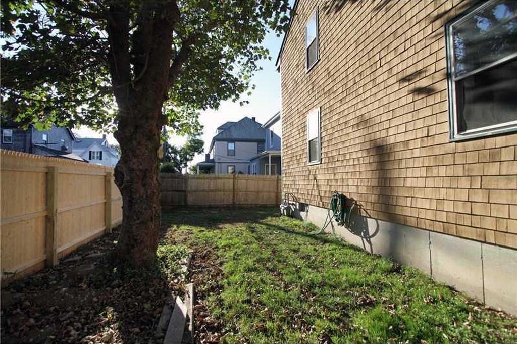 Building Photo - 18 Homer St