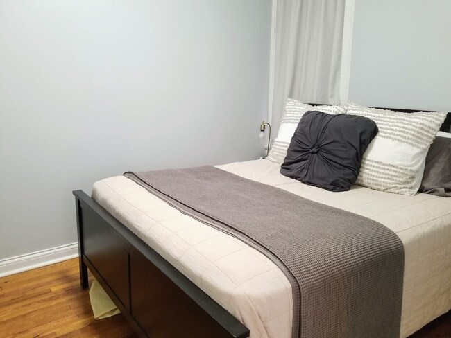 Building Photo - 3 bedroom rehab in the heart of Ukrainian Village