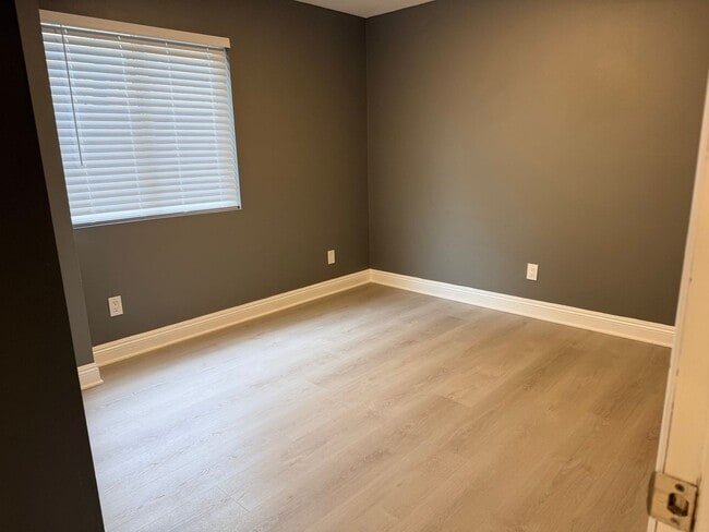 Building Photo - Newly Remodeled Home