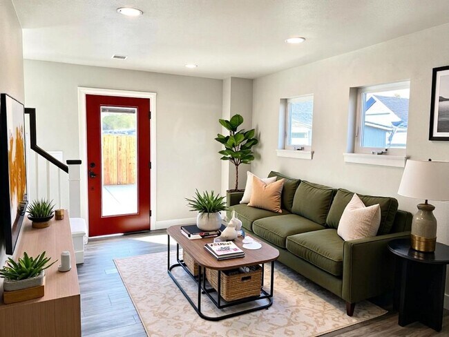 Building Photo - 614 Lesser Dr