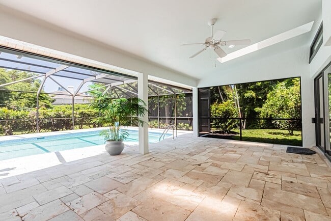 Building Photo - Newly Renovated 3 Bedroom Pool Home in Des...