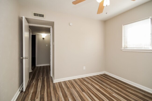 Building Photo - 16835 Grampin Dr