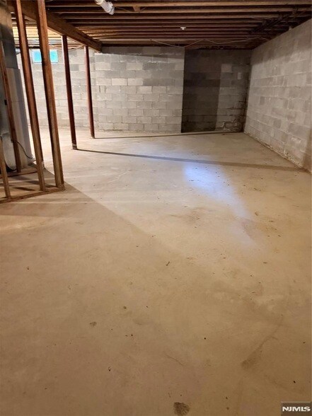 Building Photo - 63 Trotters Ln