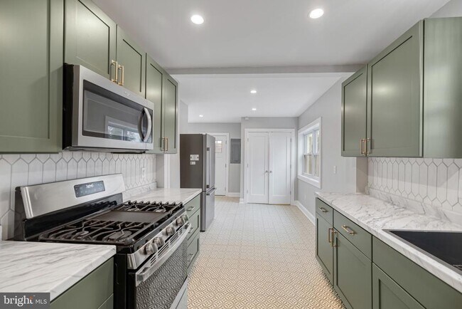 Building Photo - 5123 Crittenden St