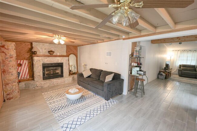 Building Photo - 2227 Granger Dr