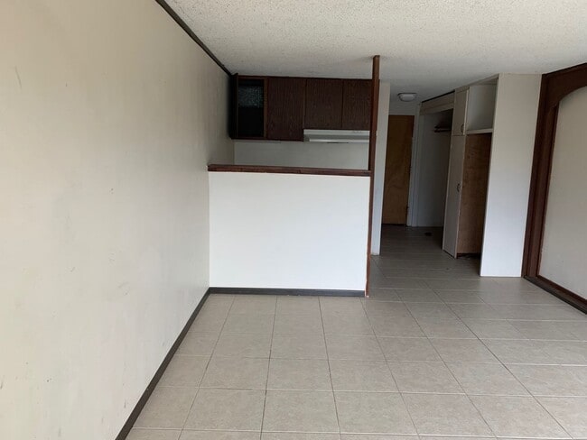 Building Photo - STUDIO 1 BATH UNIT