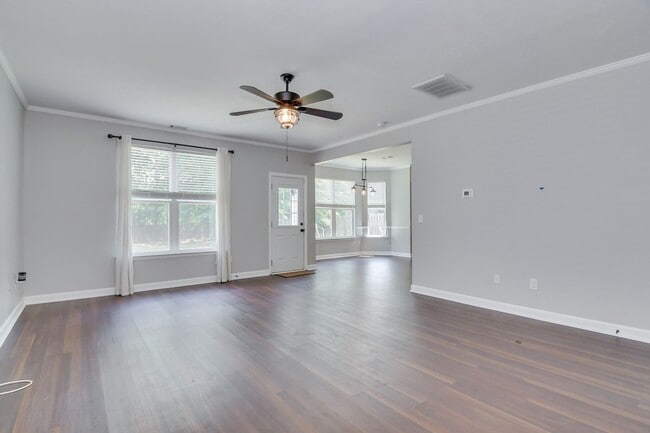 Building Photo - Beautiful 4 Bedroom in Great Neighborhood!