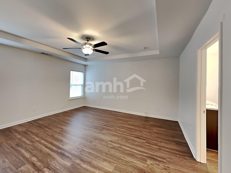 Building Photo - 323 Stoney Hollow Rd