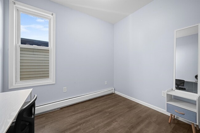 Building Photo - 83 Hobart Ave