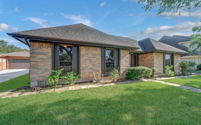 Building Photo - 2707 Planters St