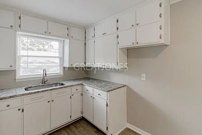 Building Photo - 1248 Forest St