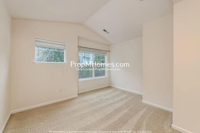 Building Photo - Spacious Three Bedroom Home on Bull Mountain - Gated Street!