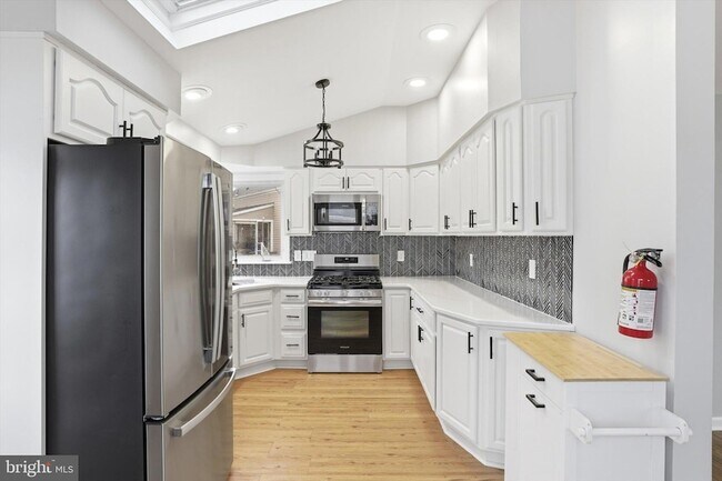 Building Photo - 2 Tekening Way