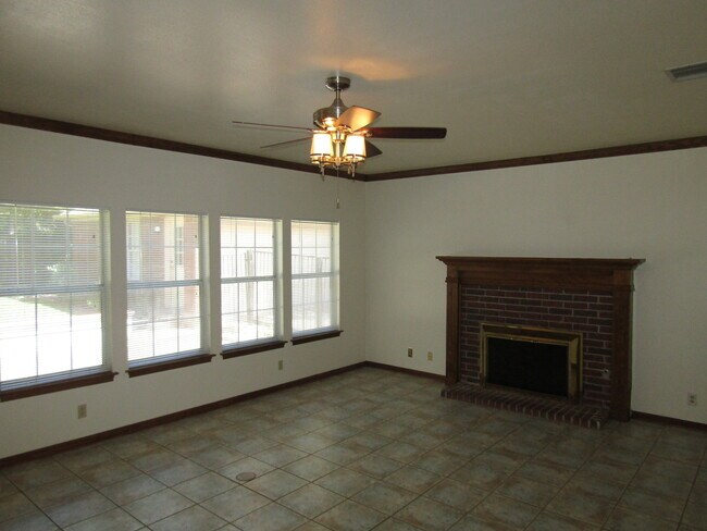 Building Photo - 6106 John Chisum Ln