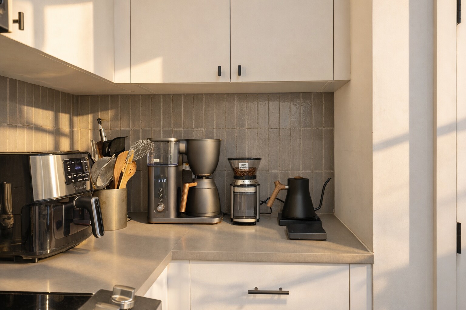 Building Photo - 800 Embassy Dr