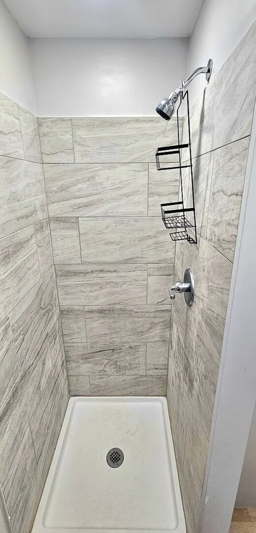 Building Photo - Spacious 4-Bedroom Home with 3-Car Garage, Deck & More!!