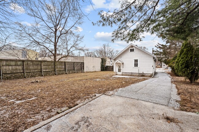 Building Photo - 1845 Talbot St