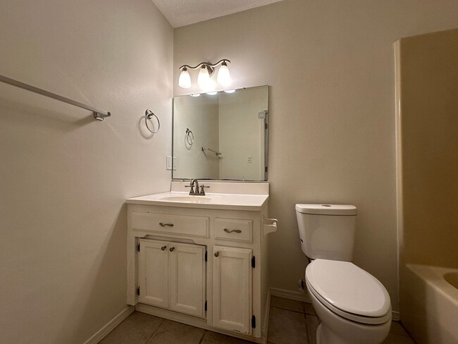 Building Photo - Gorgeous 3 Bed / 2 Bath Home in Barling