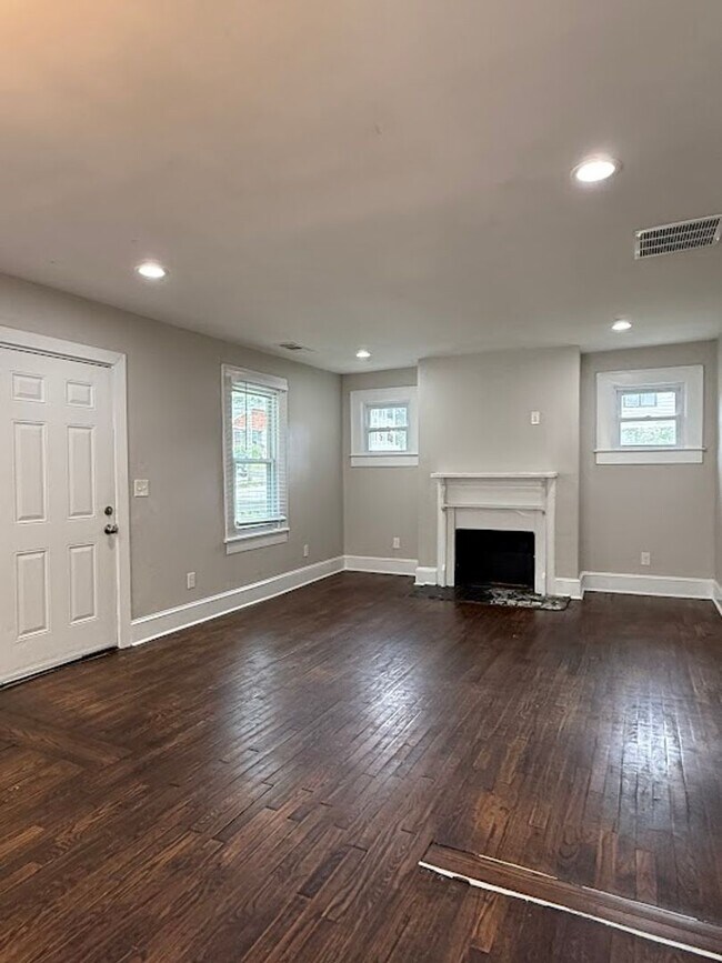 Building Photo - 3 Bed 1 bath in Atlanta!