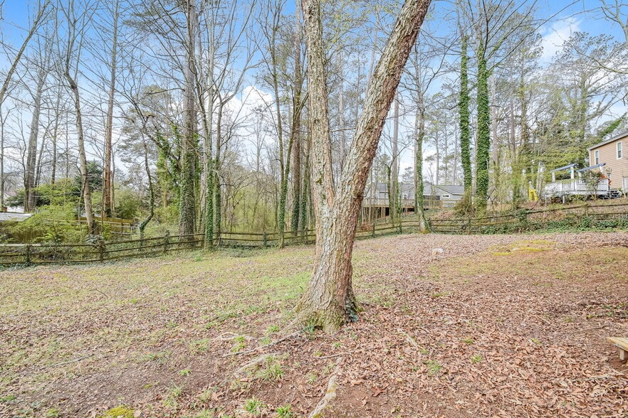 Building Photo - 110 River Oaks Dr