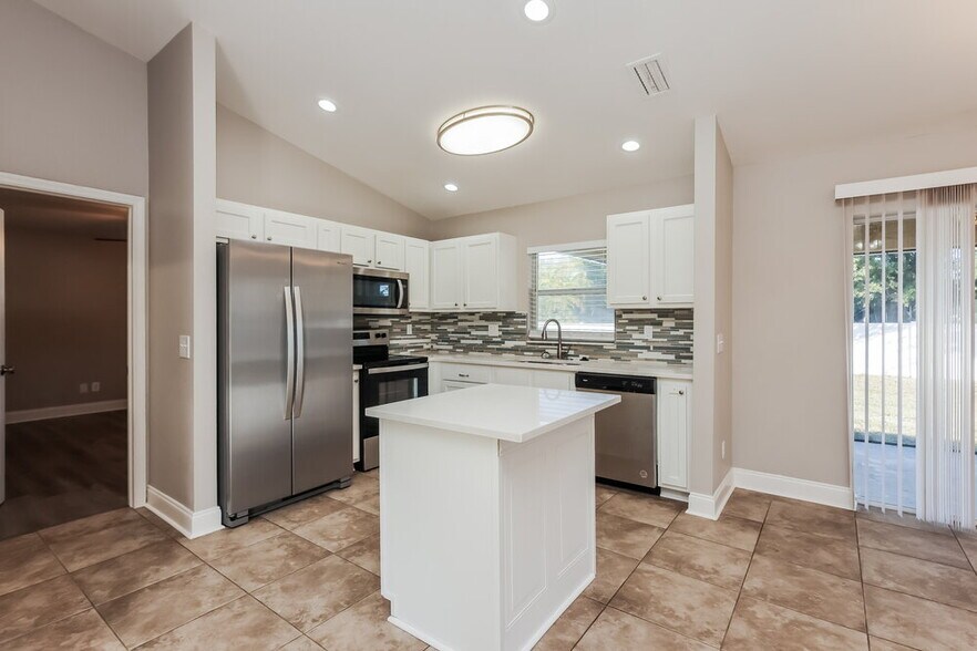 Building Photo - 1729 SW 23rd St