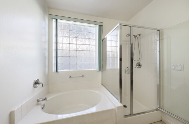 Building Photo - 9802 Bourbon Rose Ct