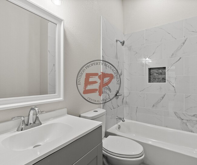 Building Photo - 1019 Elm Ave