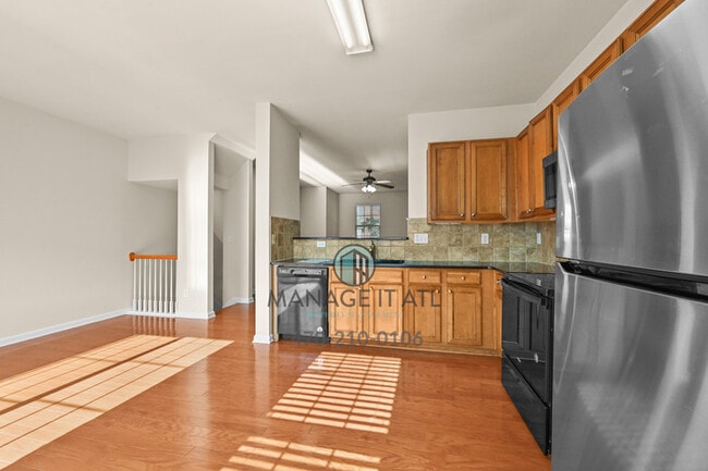 Building Photo - Beautiful and well maintenance three-story...
