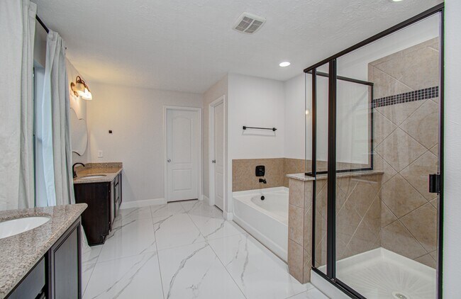 Building Photo - 16430 Williamstown Dr