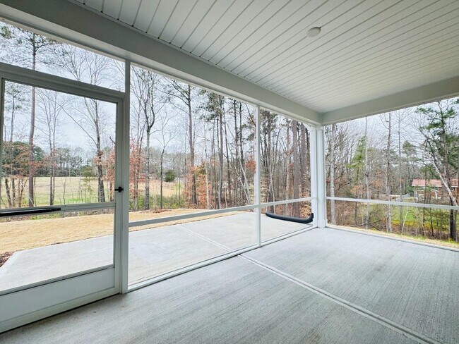 Building Photo - Single Family 4 Bedroom 3 Bathroom for Rent - Guest Bedroom Down