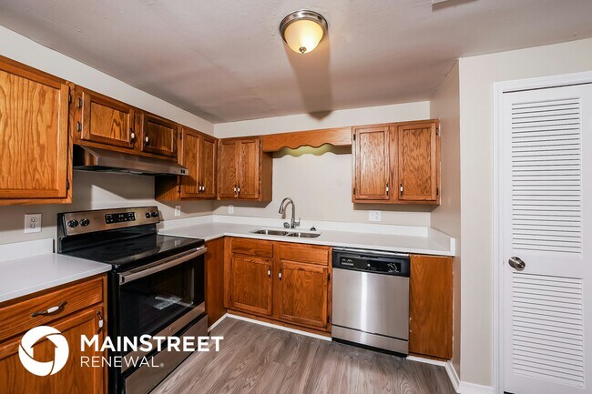 Building Photo - 5057 Oak Leaf Cir
