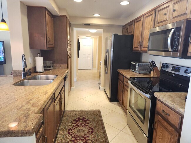 Building Photo - 899 Jeffery St