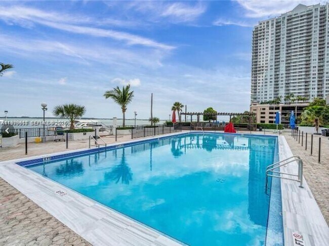 Building Photo - 801 Brickell Bay Dr