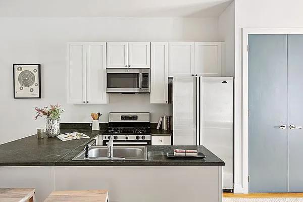 Building Photo - 106 Havemeyer St