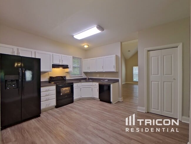 Building Photo - 5604 Bluff Ct