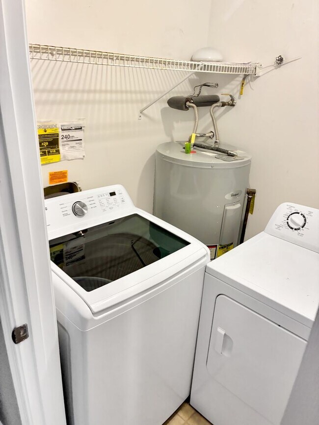 Building Photo - Holiday Special! 2 Bedroom Condo in Glen Allen - $300 off your first month! – No Application Fee ...