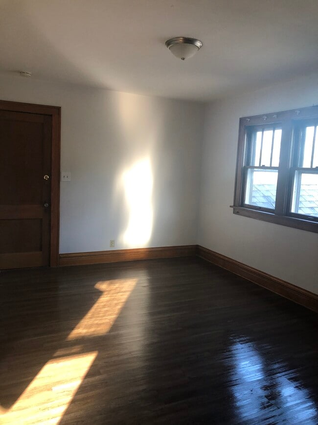 Building Photo - 2322 Spring St