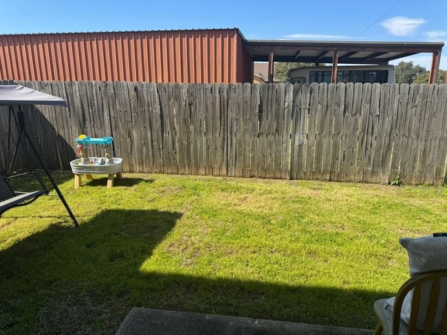 Building Photo - MARCH MOVE IN!!!  3 bedroom 3 Bathroom Duplex Next Door to Blinn!