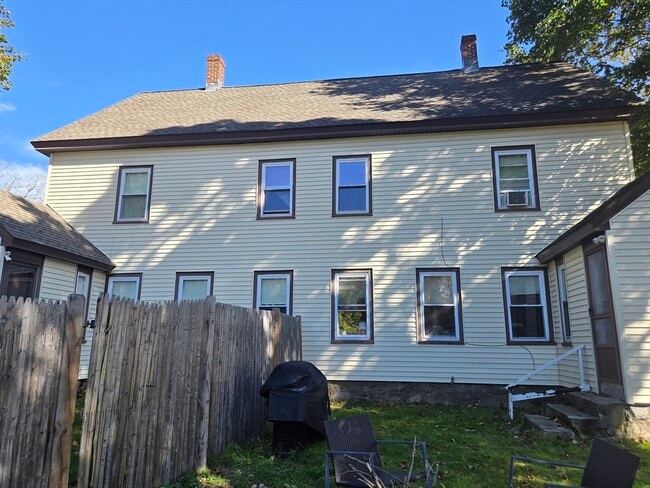 Building Photo - 206 Central St