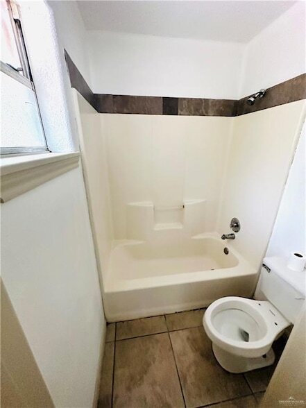 Building Photo - 2804 Gumwood Ave W