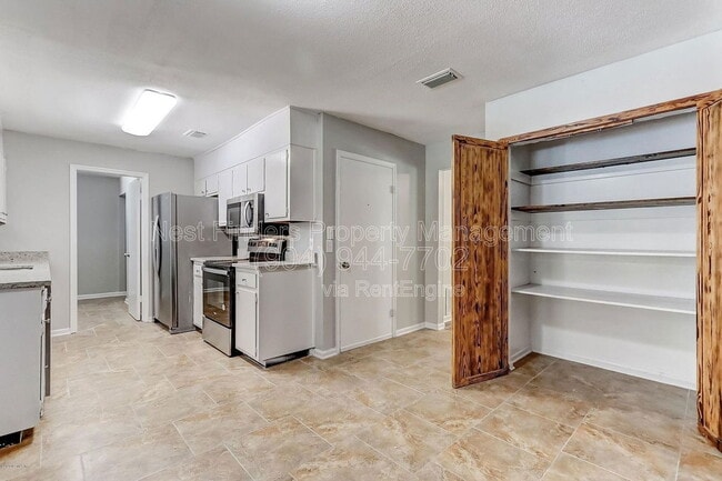 Building Photo - 1758 Alder Dr